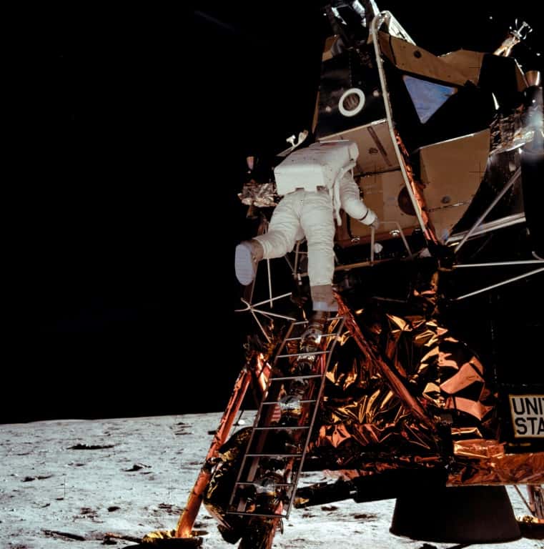 Premiers Pas Sur La Lune La Dépêche De Lafp Du 21 Juillet 1969